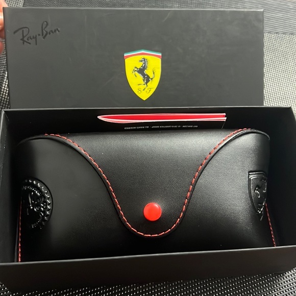 RAY BAN -RB8360M SCUDERIA FERRARI COLLECTION - Picture 15 of 16
